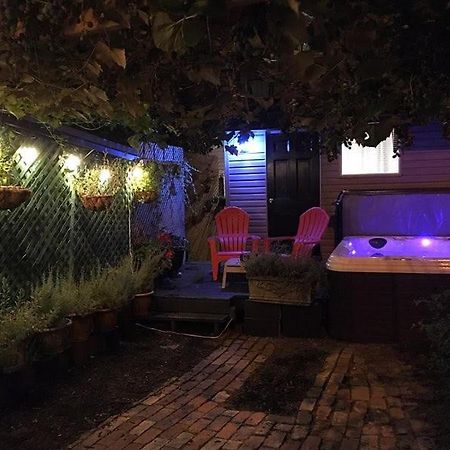 Love-Nest With Private Hot Tub Торонто Екстер'єр фото