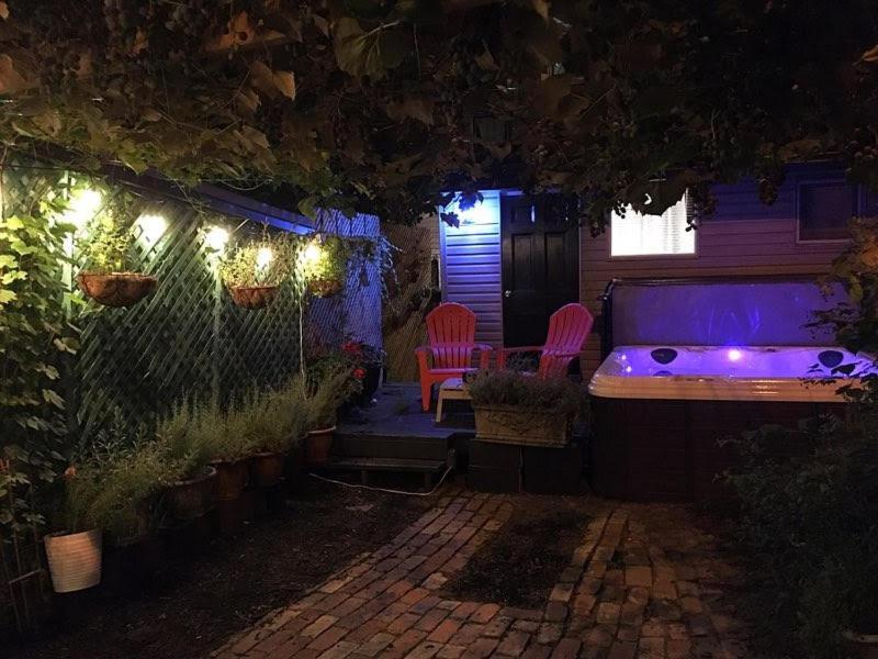 Love-Nest With Private Hot Tub Торонто Екстер'єр фото